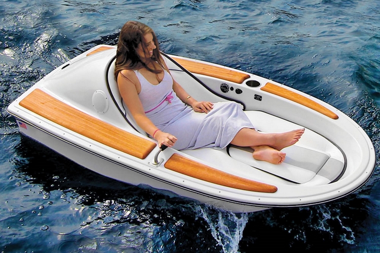 motorboat vs personal watercraft