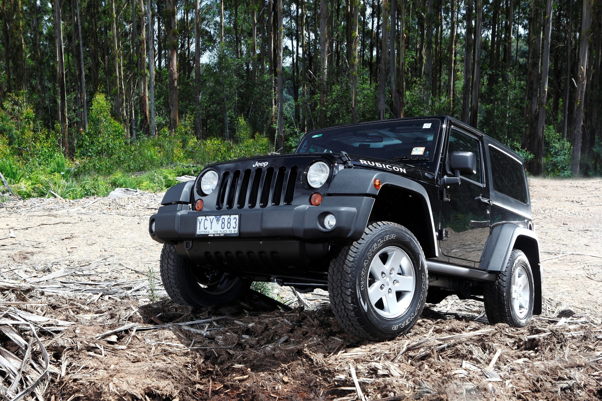 Внедорожник качество. Внедорожник трёхдверный Jeep. Джип Вранглер трехдверный на бездорожье. Российский внедорожник Рубикон. Лучшие трехдверные внедорожники.